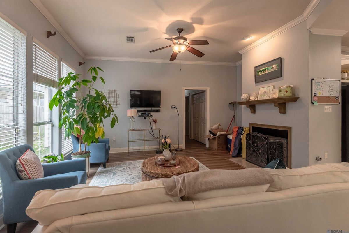 Building Photo - 5545 Ducros Dr