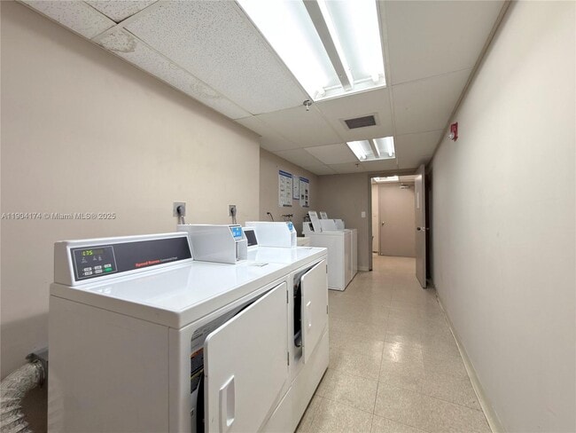 Building Photo - 1470 NE 123rd St