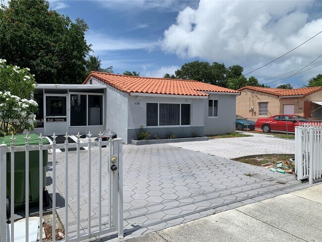 Building Photo - 638 SW 10th St