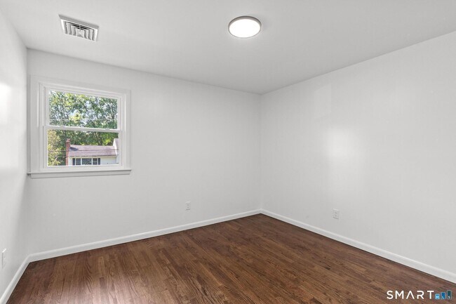 Building Photo - 36 Fuller Dr