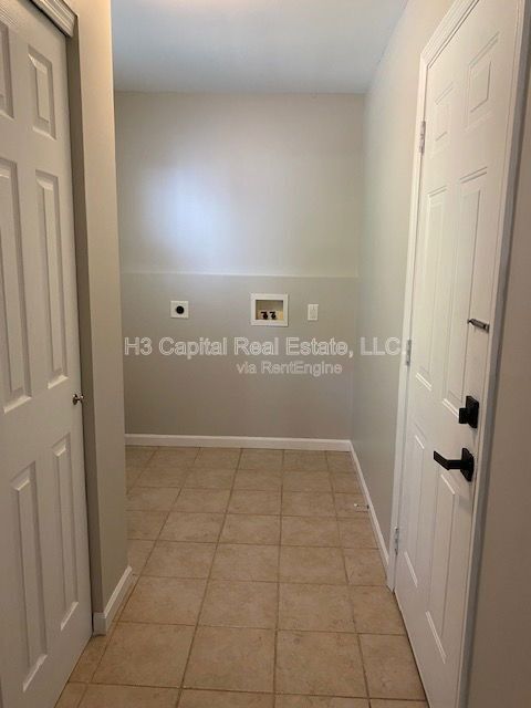 Building Photo - 2852 Fairway Dr