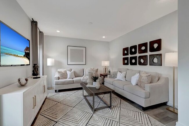 Building Photo - Gorgeous 5 Bedroom Homes