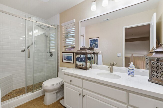 Building Photo - Meticulously Maintained Home in Temeku Hills, 4br/3ba, 3 Car Garage, 1981 sqft. + Enclosed Sunroo...