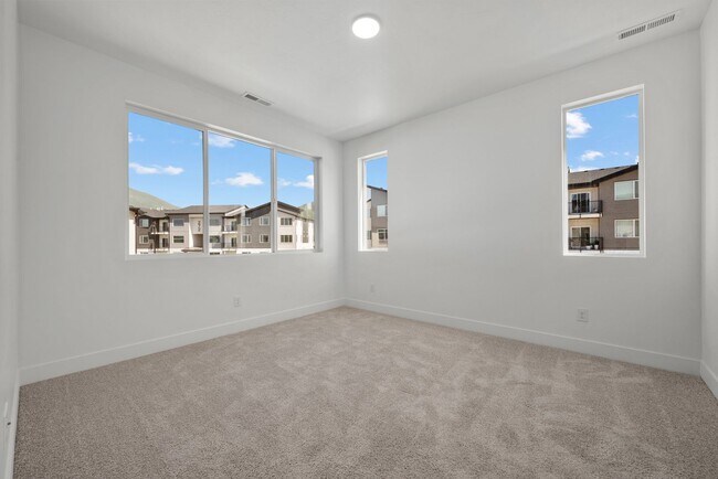Building Photo - Brand-New 3 Bed, 2 Bath Townhome in Spanish Fork!