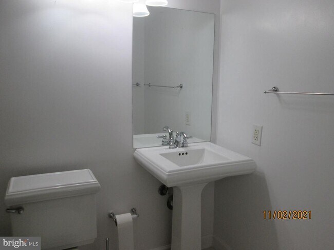 Building Photo - 203 Yoakum Pkwy