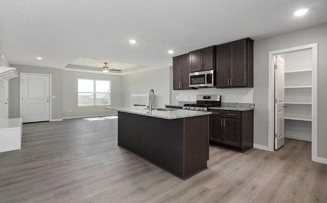 Building Photo - Like New 3 Bedroom Home - Hills of Olde Savannah