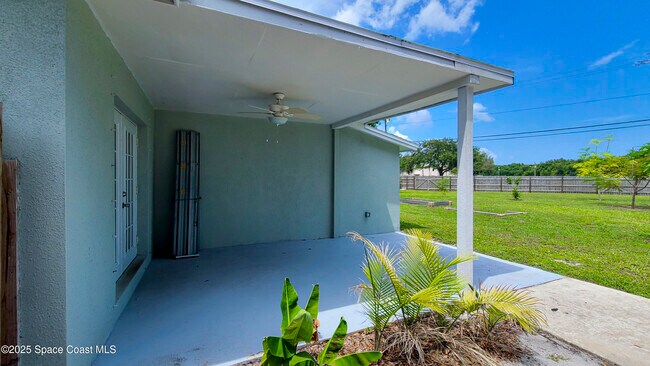 Building Photo - 827 Glenmore Cir