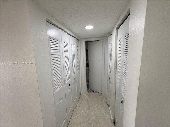 Building Photo - 8000 SW 81st Dr