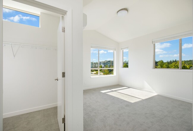 Building Photo - Beautiful 3 Bedroom Home Located in Ten Trails Black Diamond