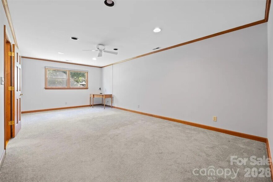 Building Photo - 3010 Eaker Dr