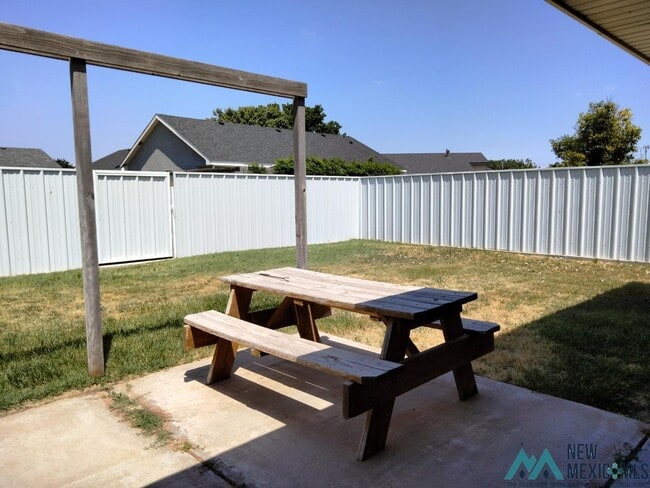 Building Photo - 3845 Benjamin Davis Dr