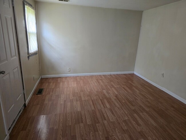 Building Photo - 3 Bedroom 2 Bathroom for $1350.00