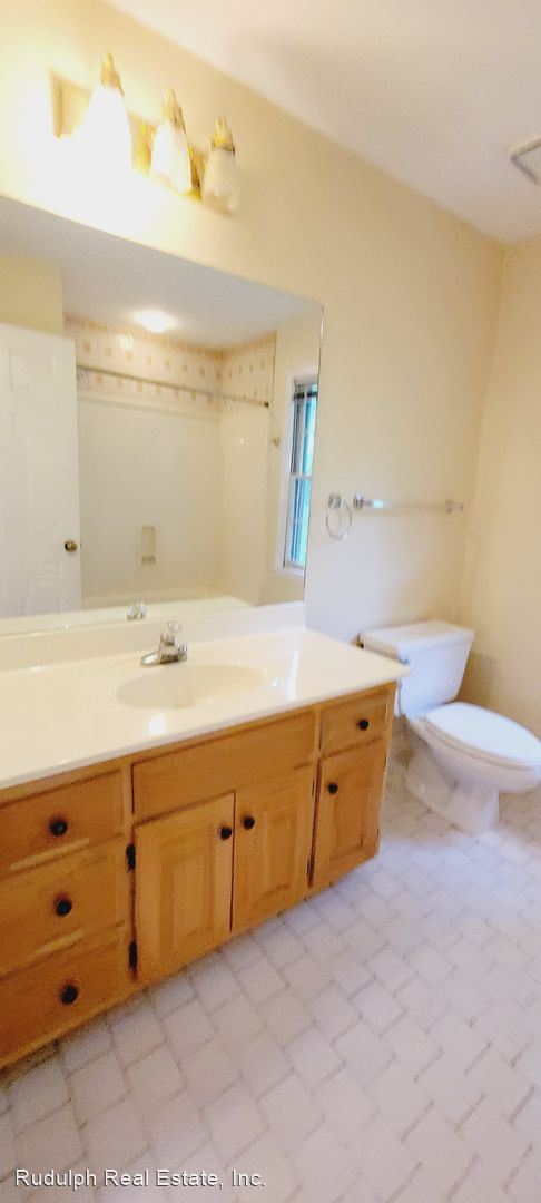 Building Photo - 4 br, 3.5 bath House - 1813 Strawberry Lane