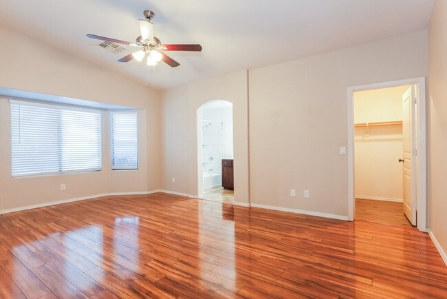 Building Photo - 8028 S 48th Ln