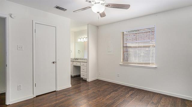 Building Photo - 2107 Mistletoe Ave