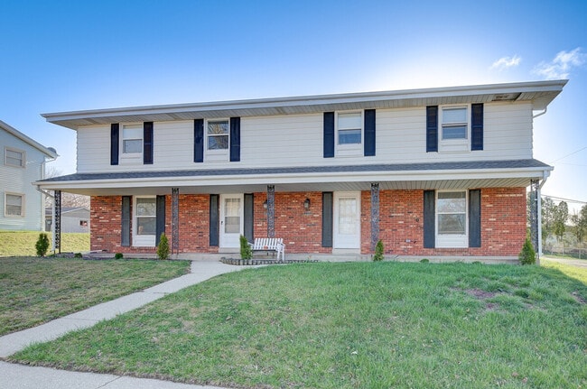 Building Photo - 2421 Saratoga Rd