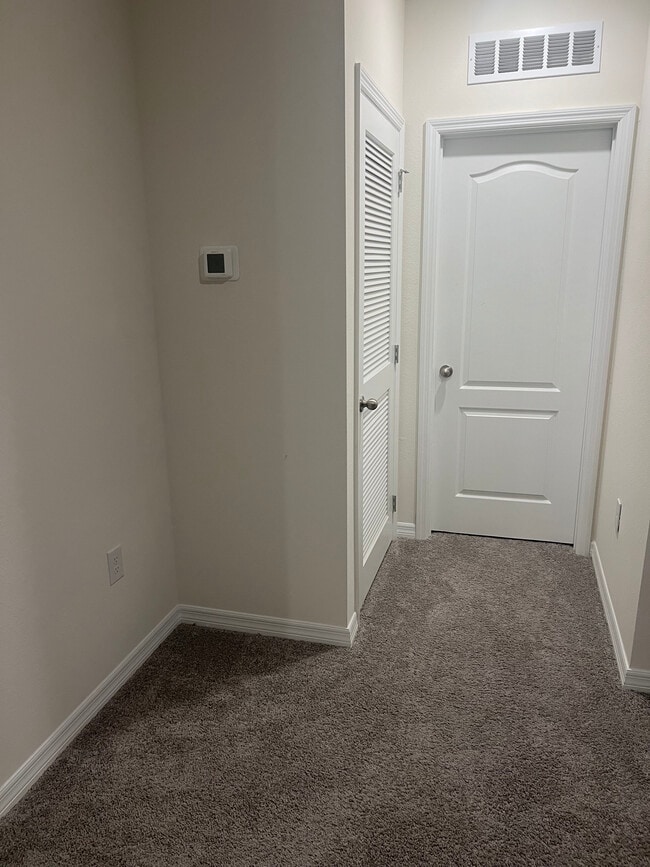 Building Photo - 1375 Isleta Lp