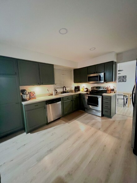 Building Photo - 19620 Silver-Spring St