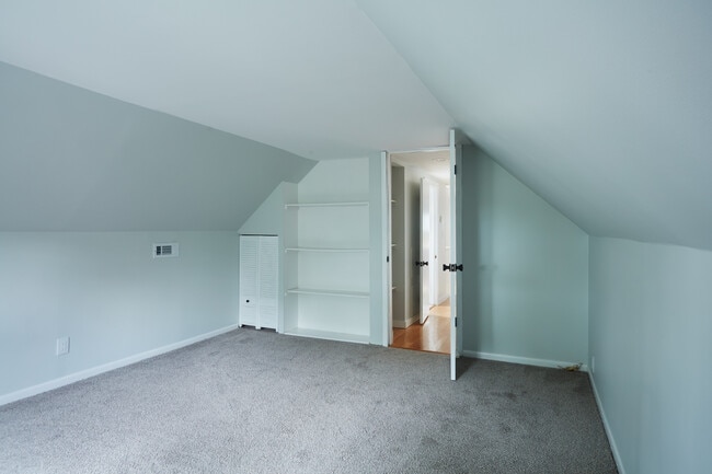 Building Photo - 5131 W Grace St