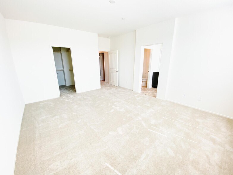 Building Photo - 27423 Georgetown Dr