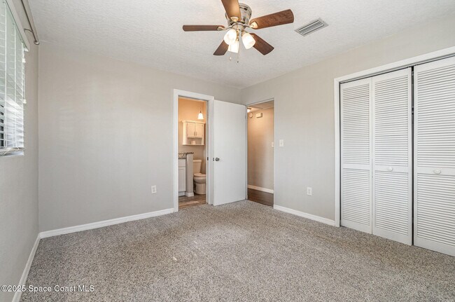 Building Photo - 320 Nelson Dr