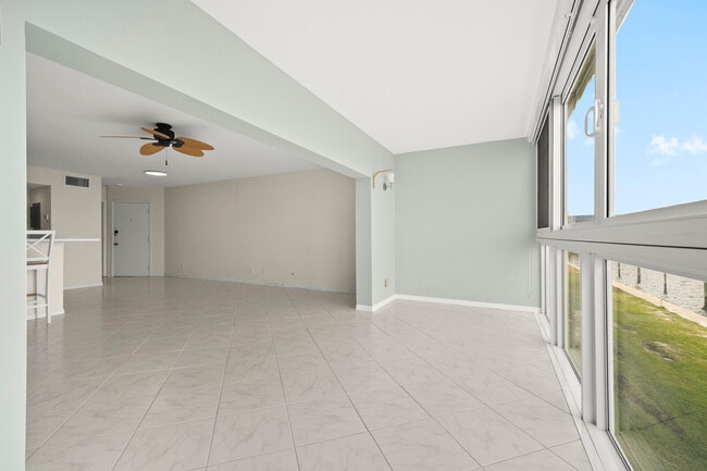 Building Photo - 400 Wilma Cir