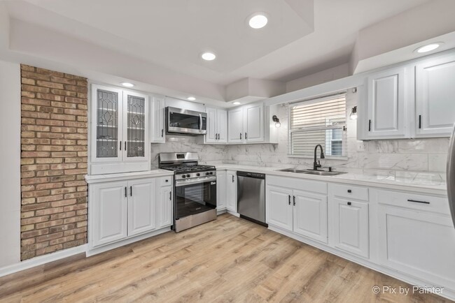 Building Photo - 1019 Maple St