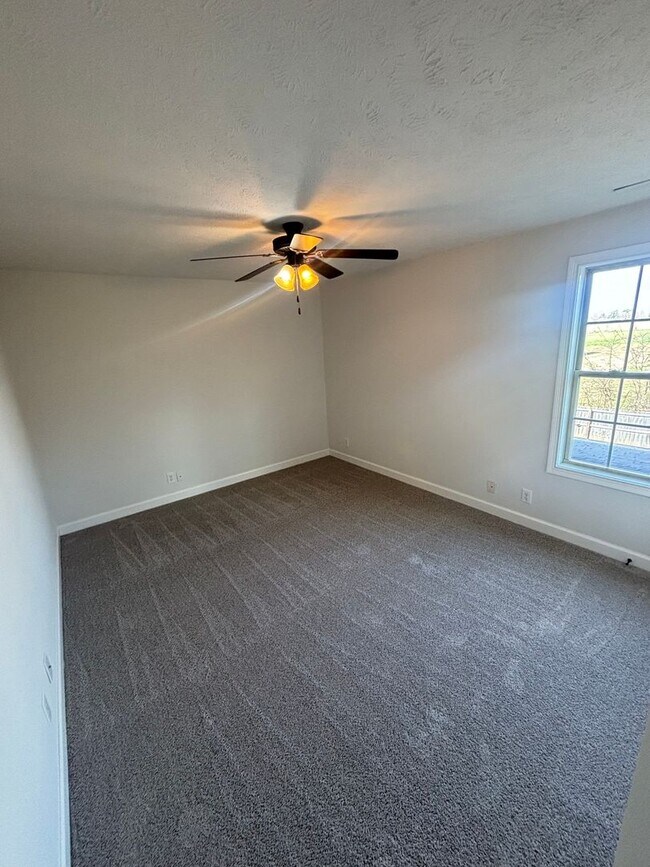 Building Photo - Move-In Ready Rental with Private Fenced Backyard