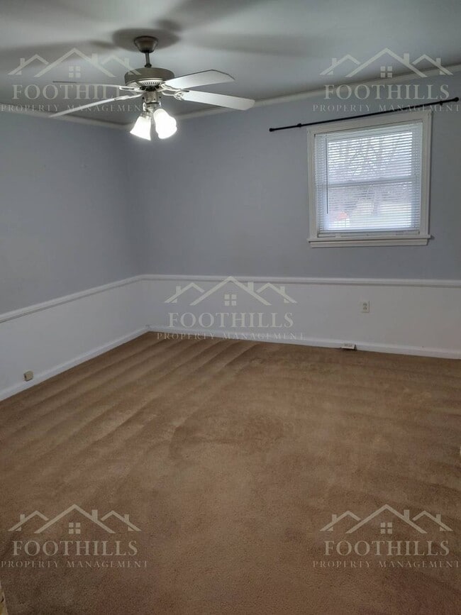 Building Photo - 2712 Cedar Ln