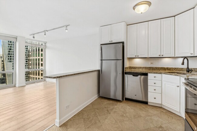 Building Photo - 111 E Chestnut St