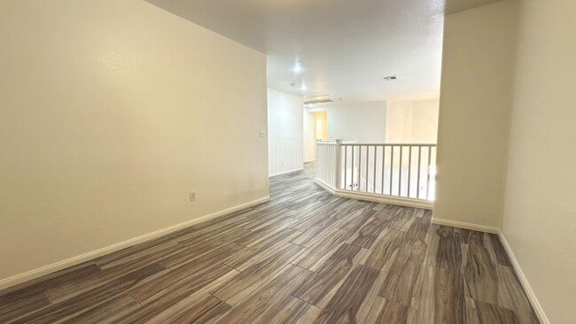Building Photo - 10631 Streamside Ave