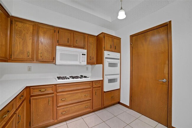 Building Photo - 601 Cedar Ridge Dr