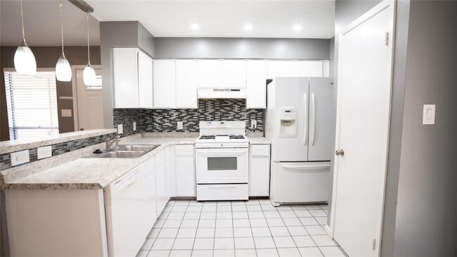 Building Photo - 10606 Topperwein Dr