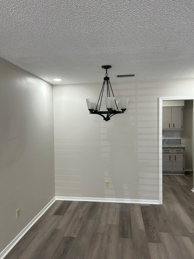 Building Photo - 912 McCay Ave