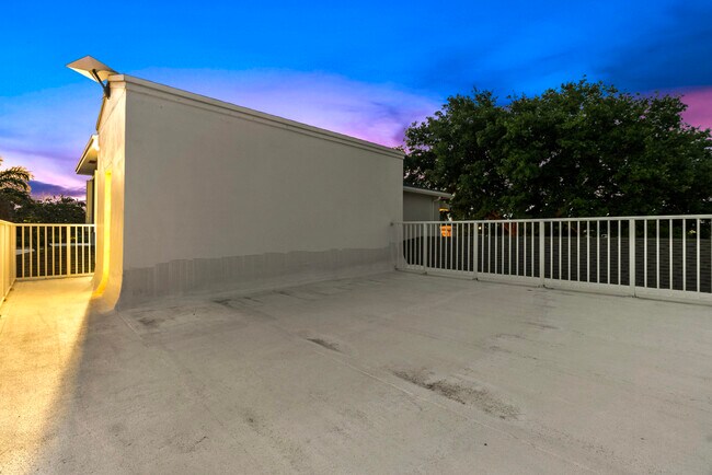 Building Photo - 240 Santa Lucia Dr