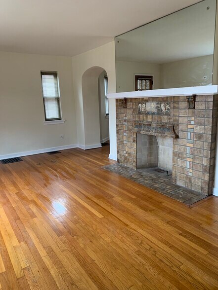 Building Photo - 3000 Bellewood Ave