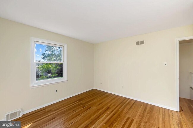 Building Photo - 60 Paul Cir