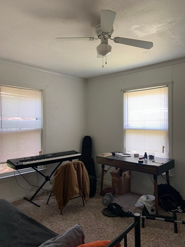 Building Photo - 3708 Pine Ave