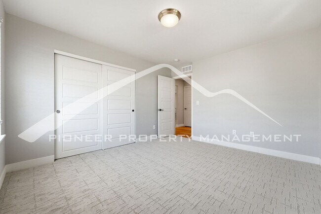 Building Photo - Stunning Home with Central AC and 2-Car Garage