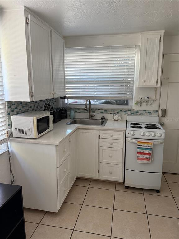 Building Photo - 3601 Saxon Dr