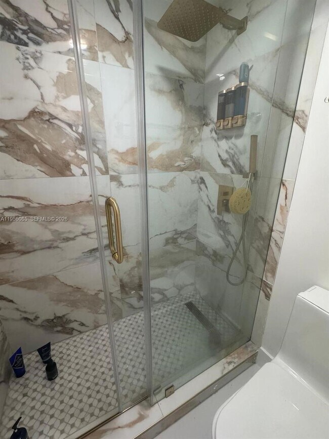 Building Photo - 100 Lincoln Rd