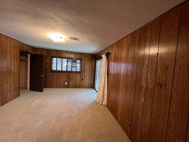 Building Photo - 723 S California St