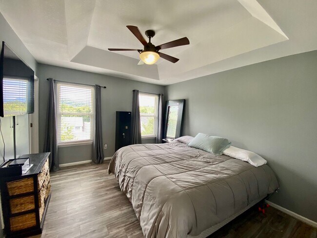 Building Photo - West AVL - Spacious Home in Scenic Bluff Subdivision