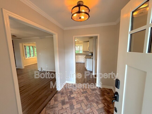 Building Photo - 4050 Leafmore St