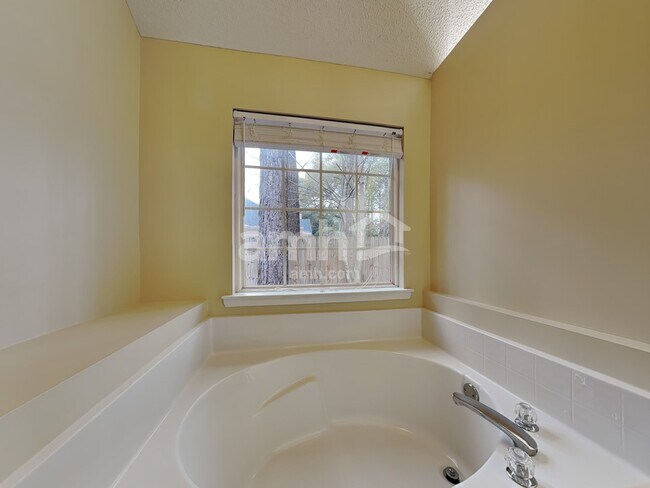 Building Photo - 26 Coronado Ct