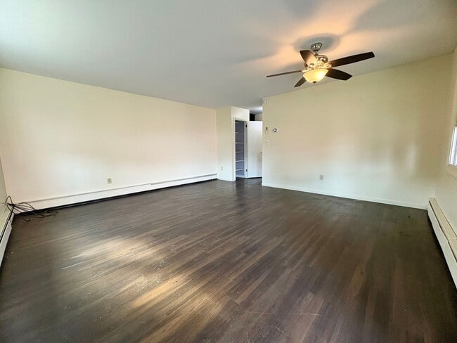 Building Photo - 2 Bedroom 1 Bathroom in Elizabethtown w/La...