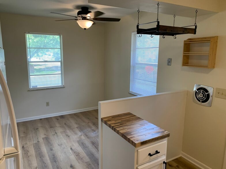 Dining Area - 2519 Parkwood Ave