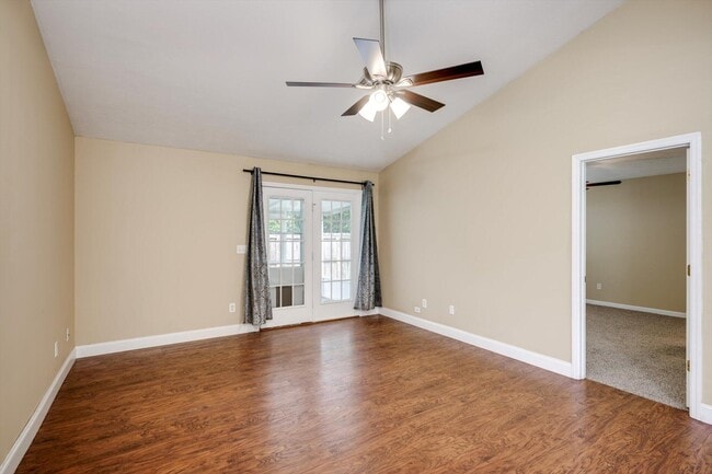 Building Photo - 153 Photinia Dr