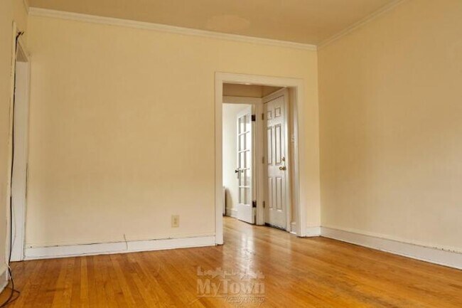 Building Photo - 1 bedroom in CHICAGO IL 60625