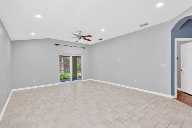 Building Photo - Zephyrhills Rental